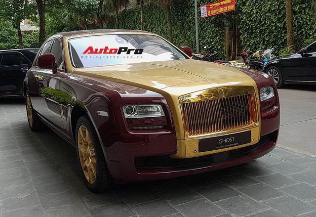  Ông chủ tập đoàn FLC tậu thêm Rolls-Royce Ghost dát vàng khủng nhất Việt Nam  - Ảnh 1.