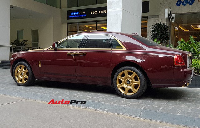  Ông chủ tập đoàn FLC tậu thêm Rolls-Royce Ghost dát vàng khủng nhất Việt Nam  - Ảnh 7.