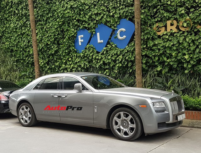  Ông chủ tập đoàn FLC tậu thêm Rolls-Royce Ghost dát vàng khủng nhất Việt Nam  - Ảnh 10.
