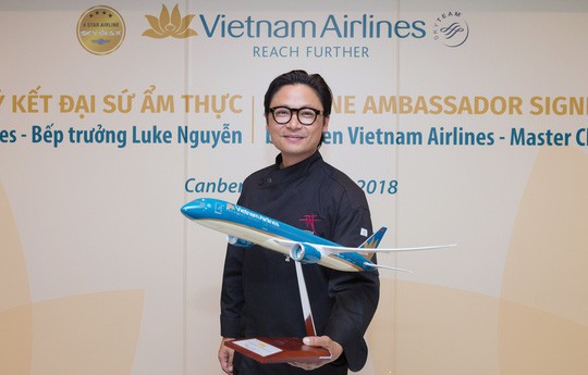 Luke Nguyễn: Mỗi món ăn trên máy bay Vietnam Airlines là một câu chuyện văn hóa - Ảnh 1. Luke Nguyễn: Mỗi món ăn trên máy bay Vietnam Airlines là một câu chuyện văn hóa - Ảnh 1.