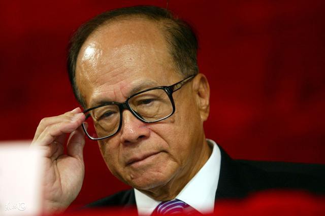 Với 1 câu nói, tỷ phú Lý Gia Thành chỉ ra sai lầm không ít phụ huynh hiện đang mắc phải - Ảnh 2. Với 1 câu nói, tỷ phú Lý Gia Thành chỉ ra sai lầm không ít phụ huynh hiện đang mắc phải - Ảnh 2.