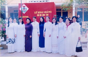 Chùm ảnh lễ khai giảng của thế hệ 7x, 8x: Còn ai nhớ về 1 thời quần vải xanh, áo trắng, khăn quàng đỏ, mũ ca lô? - Ảnh 11. Chùm ảnh lễ khai giảng của thế hệ 7x, 8x: Còn ai nhớ về 1 thời quần vải xanh, áo trắng, khăn quàng đỏ, mũ ca lô? - Ảnh 11.