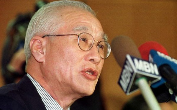 Huyền thoại kinh doanh Hàn Quốc: Tuổi trẻ thường mạo hiểm và không lùi bước trước thất bại, nhưng khi đã cứng cáp, cái đầu của bạn phải thấp xuống!