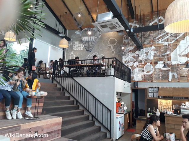Chuyện mở quán của The Coffee House: Đo ni chiều cao từng chiếc bàn chiếc ghế, đập bỏ toàn bộ thiết kế 2 tỷ đồng để tìm ra mô hình quán mà khách hàng thấy thoải mái nhất - Ảnh 1. Chuyện mở quán của The Coffee House: Đo ni chiều cao từng chiếc bàn chiếc ghế, đập bỏ toàn bộ thiết kế 2 tỷ đồng để tìm ra mô hình quán mà khách hàng thấy thoải mái nhất - Ảnh 1.