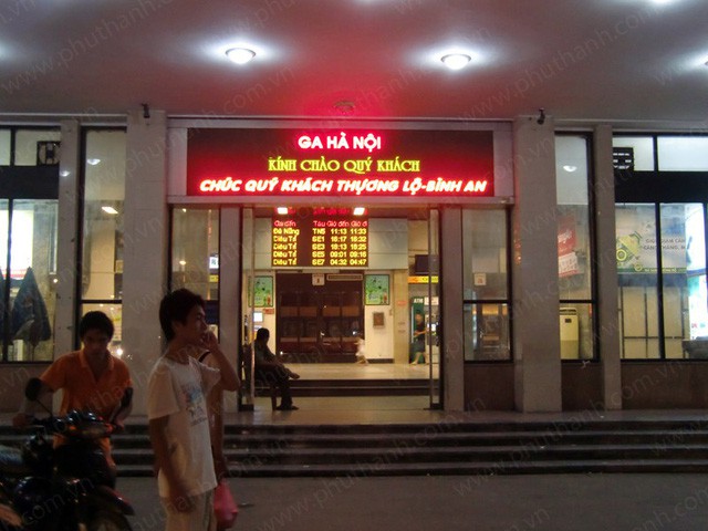 Cứ thấy cái gì ở mình chưa có là đem về kinh doanh, sau 21 năm doanh nhân này đã bán đủ thứ từ mái hiên di động, biển quảng cáo LED, chụp ảnh kỹ thuật số, cửa thép vân gỗ... - Ảnh 2. Cứ thấy cái gì ở mình chưa có là đem về kinh doanh, sau 21 năm doanh nhân này đã bán đủ thứ từ mái hiên di động, biển quảng cáo LED, chụp ảnh kỹ thuật số, cửa thép vân gỗ... - Ảnh 2.