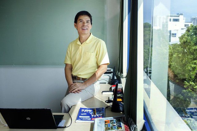 Bloomberg viết về ông chủ Thế Giới Di động: từ con trai một người bán hàng rong đến quyết tâm cách mạng ngành di động Việt Nam - Ảnh 1. Bloomberg viết về ông chủ Thế Giới Di động: từ con trai một người bán hàng rong đến quyết tâm cách mạng ngành di động Việt Nam - Ảnh 1.