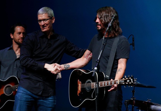 Tim Cook: Từ dấu hỏi khi thay thế Steve Jobs đến người đưa Apple đạt kỷ lục lịch sử - Ảnh 7. Tim Cook: Từ dấu hỏi khi thay thế Steve Jobs đến người đưa Apple đạt kỷ lục lịch sử - Ảnh 7.