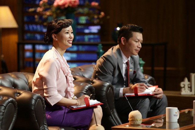 Phân nửa thời lượng chỉ loay hoay gõ dừa, Shark Linh cuối cùng cũng rót vốn 2 tỷ cho bạn trẻ muốn đưa trái dừa Việt Nam ra thế giới - Ảnh 1. Phân nửa thời lượng chỉ loay hoay gõ dừa, Shark Linh cuối cùng cũng rót vốn 2 tỷ cho bạn trẻ muốn đưa trái dừa Việt Nam ra thế giới - Ảnh 1.