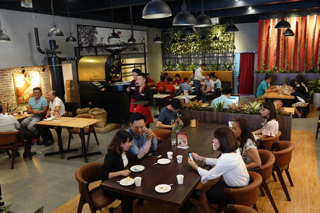 King Coffee của bà Lê Hoàng Diệp Thảo tấn công thị trường TP.HCM: Tuyên bố mở 1.000 cửa hàng, mục tiêu top 3 thương hiệu cà phê lớn nhất Việt Nam - Ảnh 1.