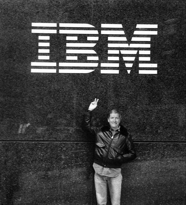 Tiết lộ cuộc đời vị thuyền trưởng Apple: Từng suýt hiến gan cho Steve Jobs, sự nghiệp đi đâu cũng làm chức to - Ảnh 2. Tiết lộ cuộc đời vị thuyền trưởng Apple: Từng suýt hiến gan cho Steve Jobs, sự nghiệp đi đâu cũng làm chức to - Ảnh 2.