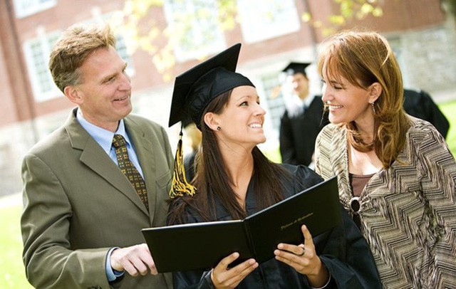 Với 1 câu nói, tỷ phú Lý Gia Thành chỉ ra sai lầm không ít phụ huynh hiện đang mắc phải - Ảnh 4. Với 1 câu nói, tỷ phú Lý Gia Thành chỉ ra sai lầm không ít phụ huynh hiện đang mắc phải - Ảnh 4.