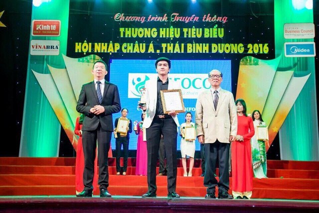Doanh nhân Huỳnh Văn Ninh: 18 tuổi bỏ Đại học, lấy học phí mẹ cho đi học kinh doanh và hành trình trở thành triệu phú - Ảnh 3. Doanh nhân Huỳnh Văn Ninh: 18 tuổi bỏ Đại học, lấy học phí mẹ cho đi học kinh doanh và hành trình trở thành triệu phú - Ảnh 3.