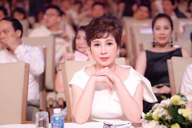 Người đàn ông đứng đằng sau nữ doanh nhân Hà Thành là ai? - Ảnh 6. Người đàn ông đứng đằng sau nữ doanh nhân Hà Thành là ai? - Ảnh 6.