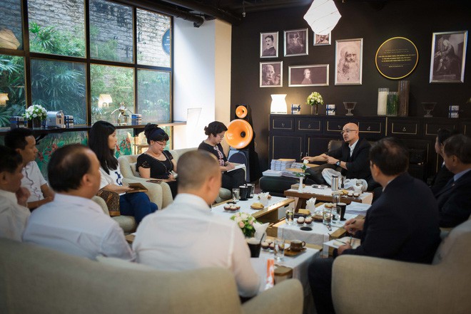 4 giờ cafe với ông Đặng Lê Nguyên Vũ: Cuộc trò chuyện đầy những bất ngờ - Ảnh 1. 4 giờ cafe với ông Đặng Lê Nguyên Vũ: Cuộc trò chuyện đầy những bất ngờ - Ảnh 1.