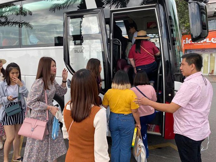 Hướng dẫn viên du lịch của một đơn vị lữ hành tại TP Đà Nẵng