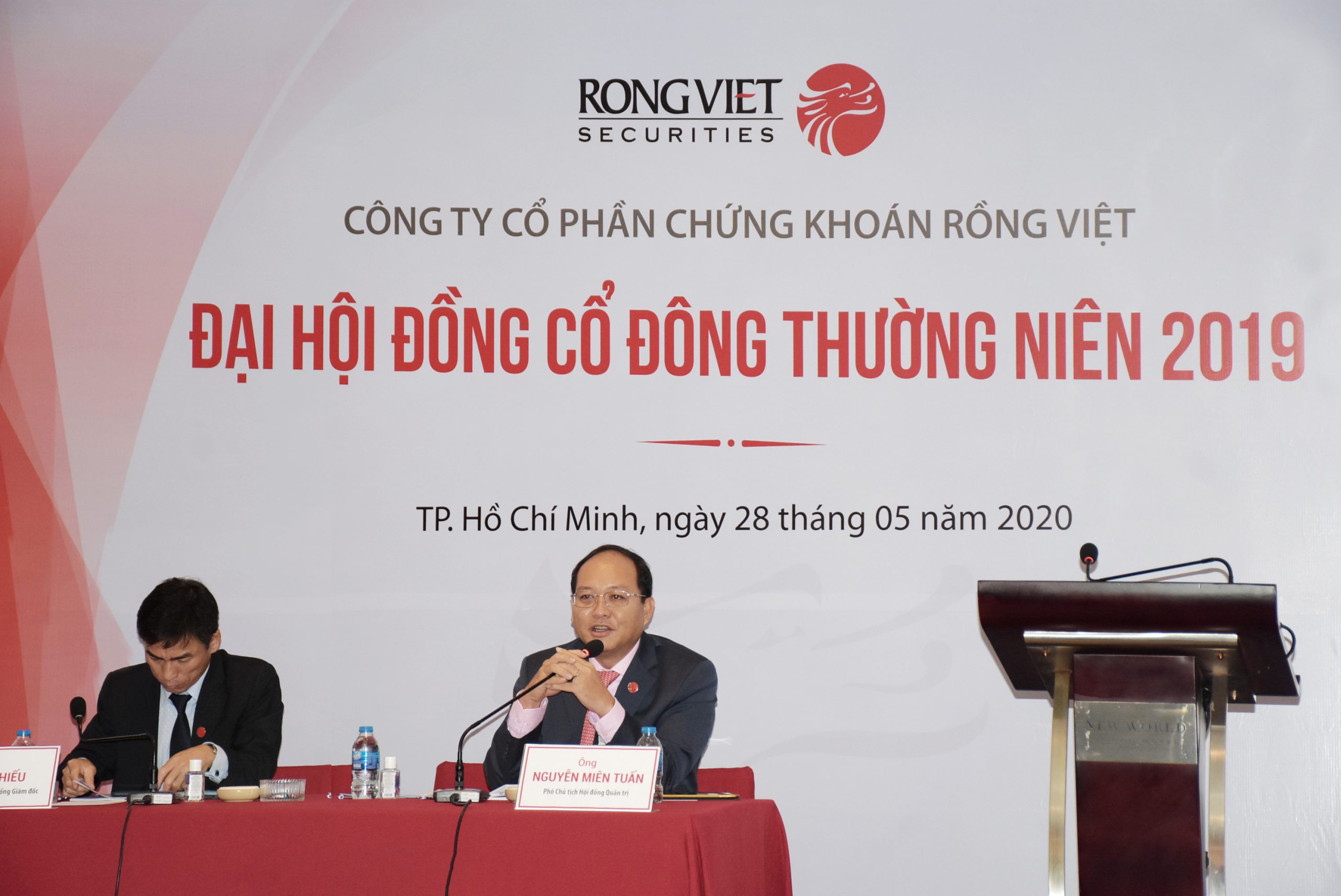 Ông Nguyễn Miên Tuấn, Chủ tịch HDQT của Chứng khoan Rồng Việt. Ảnh: VDSC