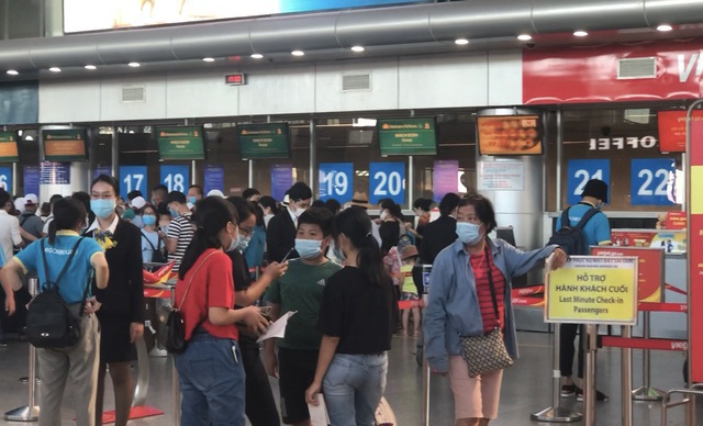 Có 80.000 hành khách đi máy bay đã đến và đang ở Đà Nẵng (ảnh: Khánh Hiền)