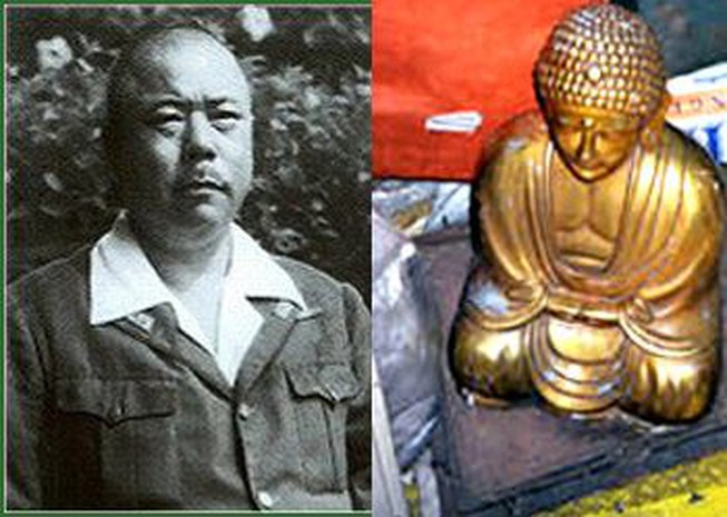 Tướng Yamashita và một bức tượng vàng được cho là tìm thấy trong kho báu của ông ở Phillipines
