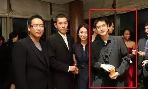 “Thần đồng chứng khoán” ghi danh bằng pha đầu tư chưa từng có khi mới 14 tuổi: Quá khứ đen tối rồi vụt sáng thành doanh nhân trong nháy mắt, sở thích duy nhất là "kiếm tiền"