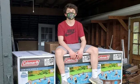 Làm giàu không đợi tuổi: Học sinh trung học kiếm 'bộn' tiền nhờ bán hàng trên Amazon