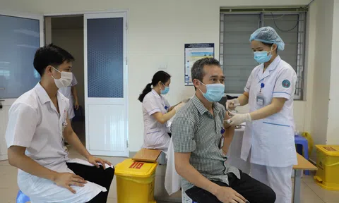 Bệnh viện tư nhân đề xuất nhập vắc xin COVID-19 chích dịch vụ