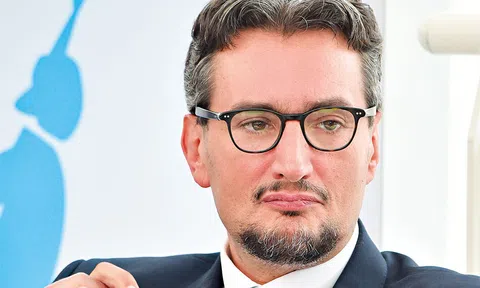 Tỷ phú giàu nhất nước Ý và câu chuyện làm giàu từ công ty gia đình: "Truyền thống giống như một cây cung, càng kéo căng, càng phóng ra mũi tên hiện đại và đổi mới"