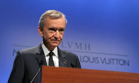 Tỷ phú giàu nhất ngành thời trang: Sở hữu 75 thương hiệu đình đám, tài sản gần gấp đôi Warren Buffett