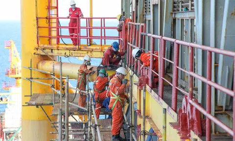 Mỏ đang cạn kiệt, có tăng khai thác dầu khi giá vượt 80 USD để bù ngân sách?