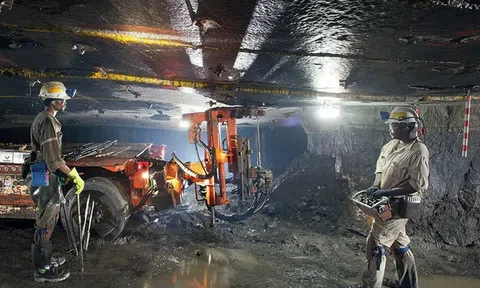 Trung Quốc "nuốt chửng" kim loại quý tự khai thác, cơ hội ngàn vàng cho Việt Nam lấn sân?