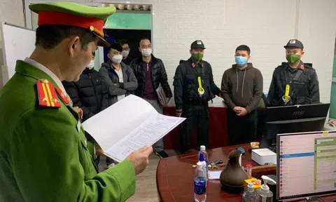 Chủ tịch tỉnh Khánh Hòa Nguyễn Tấn Tuân tự hủy văn bản sau khi bị dân kiện
