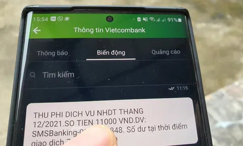 Vì sao ngân hàng miễn phí giao dịch online nhưng tăng phí tin nhắn SMS?