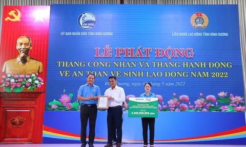 Nutifood phối hợp quỹ phát triển tài năng việt của ông bầu trao hàng ngàn quà tặng trị giá 2,2 tỷ đồng cho công nhân Bình Dương