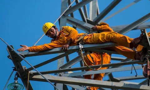 Nguy cơ giá điện tăng khi EVN lỗ liên tục