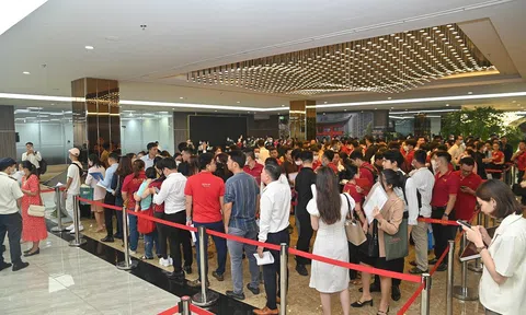Sàn bất động sản sôi động cuối tuần, hàng nghìn khách đến làm thủ tục sở hữu căn hộ