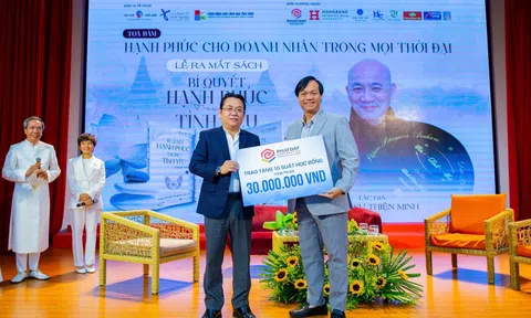 Phát Đạt tài trợ học bổng cho sinh viên trường Đại học Quốc tế Hồng Bàng