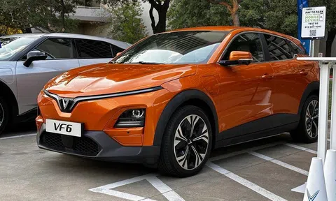 Thông báo ra mắt ngày 29/9 tại Việt Nam, VinFast VF 6 bất ngờ xuất hiện tại Mỹ và đường phố Việt Nam