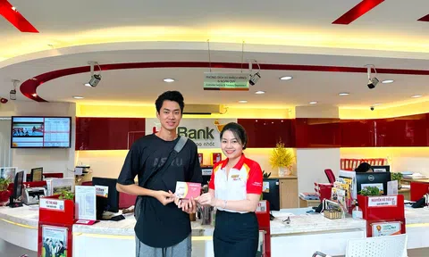 Khách hàng bất ngờ khi đăng ký App HDBank quay trúng 5 triệu đồng