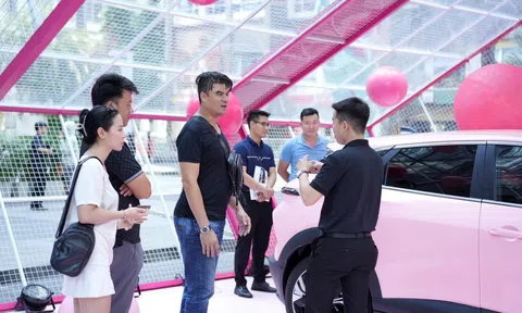 VinFast VF 6 thu hút đông đảo khách tham quan và đặt cọc tại TP.Hồ Chí Minh