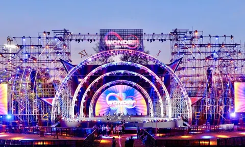 Sân khấu tuyệt mỹ của 8Wonder Winter Festival vừa được hé lộ, fan Việt sẵn sàng bùng nổ cùng Maroon 5