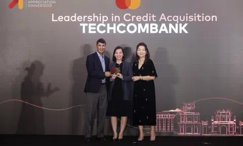 Techcombank giữ ngôi vương 4 năm liên tiếp với 8 giải thưởng danh giá của Visa và Master Card
