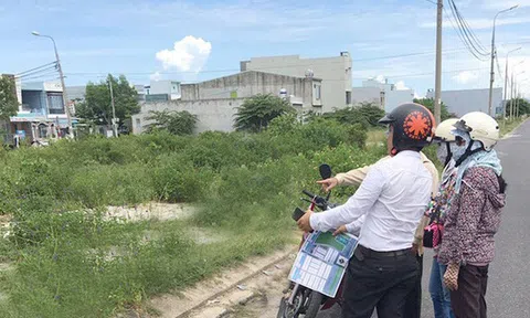 Nhà đầu tư BĐS như "ngồi trên đống lửa", mạnh dạn bán ra lúc này hay gồng mình "găm hàng" chờ cơ hội?
