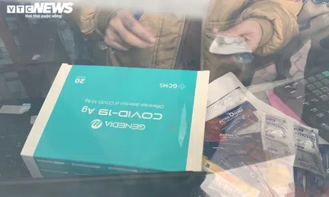 Kit test nhanh COVID-19 mỗi nơi mỗi giá, người mua 'không biết đâu mà lần'