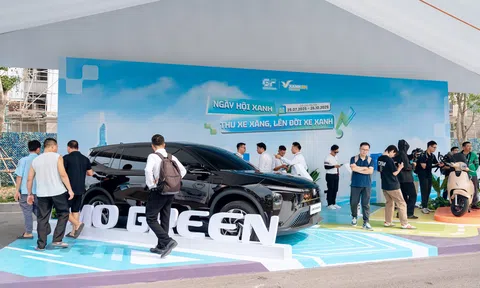 Tài xế công nghệ “kéo hội” đi lên đời xe điện, đơn chốt liên tục trong “Ngày hội xanh” tại Hà Nội