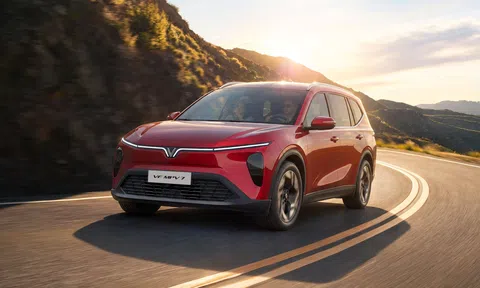Từ xe xăng 5 chỗ lên VinFast VF MPV 7: Đủ chỗ cho ba thế hệ, sạc xe 0 đồng