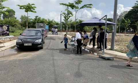 Hé lộ nguyên nhân môi giới tay ngang găm hàng, thổi giá