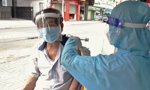 Vắc xin Sinopharm đang được Bộ Y tế thẩm định, TP.HCM chưa tiêm đợt này