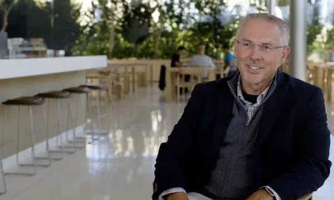 Người quản lý 200 tỷ USD của Apple rời công ty sau 35 năm gắn bó