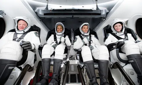 Là kỳ phùng địch thủ của nhau, nhưng SpaceX của Elon Musk vừa đạt một thành tích làm cả Jeff Bezos cũng phải ngả mũ kính phục
