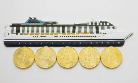 Đầu tư 9,5 triệu đô để mua du thuyền làm trại đào Bitcoin giữa biển, nông dân vỡ mộng vì đời không như mơ