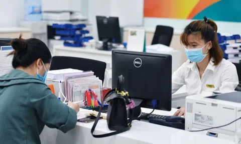 Sẽ xử phạt ngân hàng ép khách mua bảo hiểm khi vay vốn